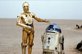 Оригинальную модель R2-D2 продали за $3 млн. Оригинальную модель R2-D2 продали за $3 млн.
